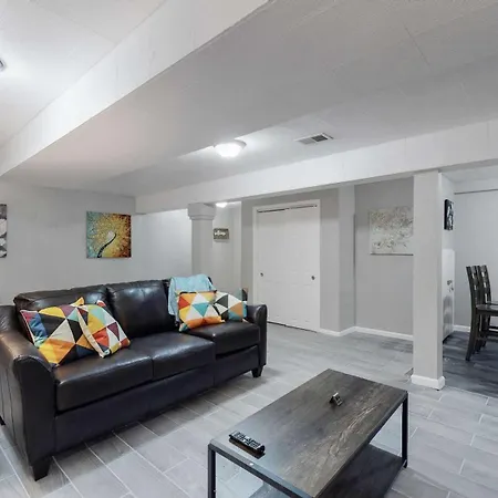 Spacious Aurora Updated Lower Unit With King Beds